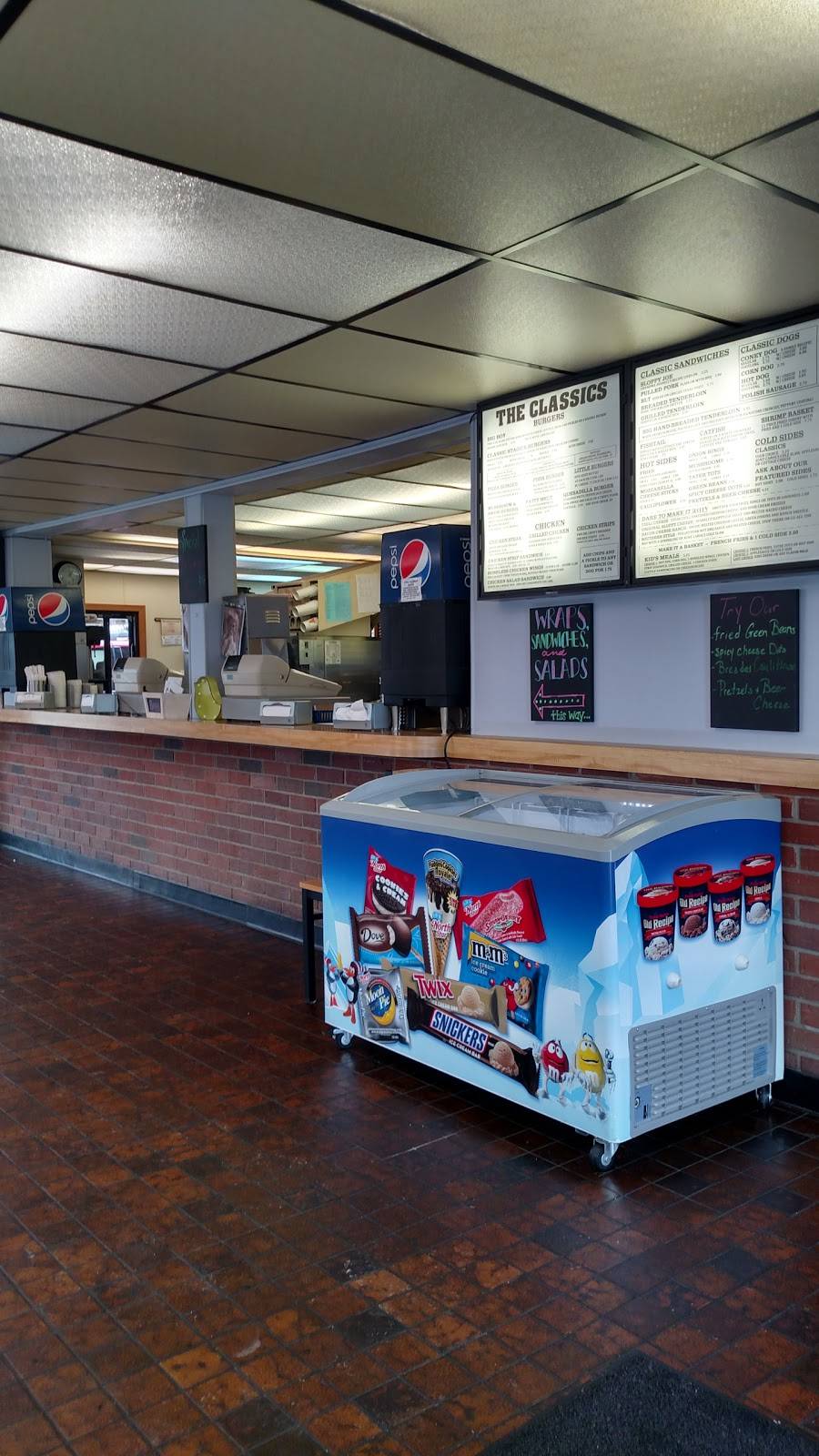 Staggs Dairy Treats & Restaurant | restaurant | 1010 W 3rd St, Rushville, IN 46173, USA | 7659383251 OR +1 765-938-3251