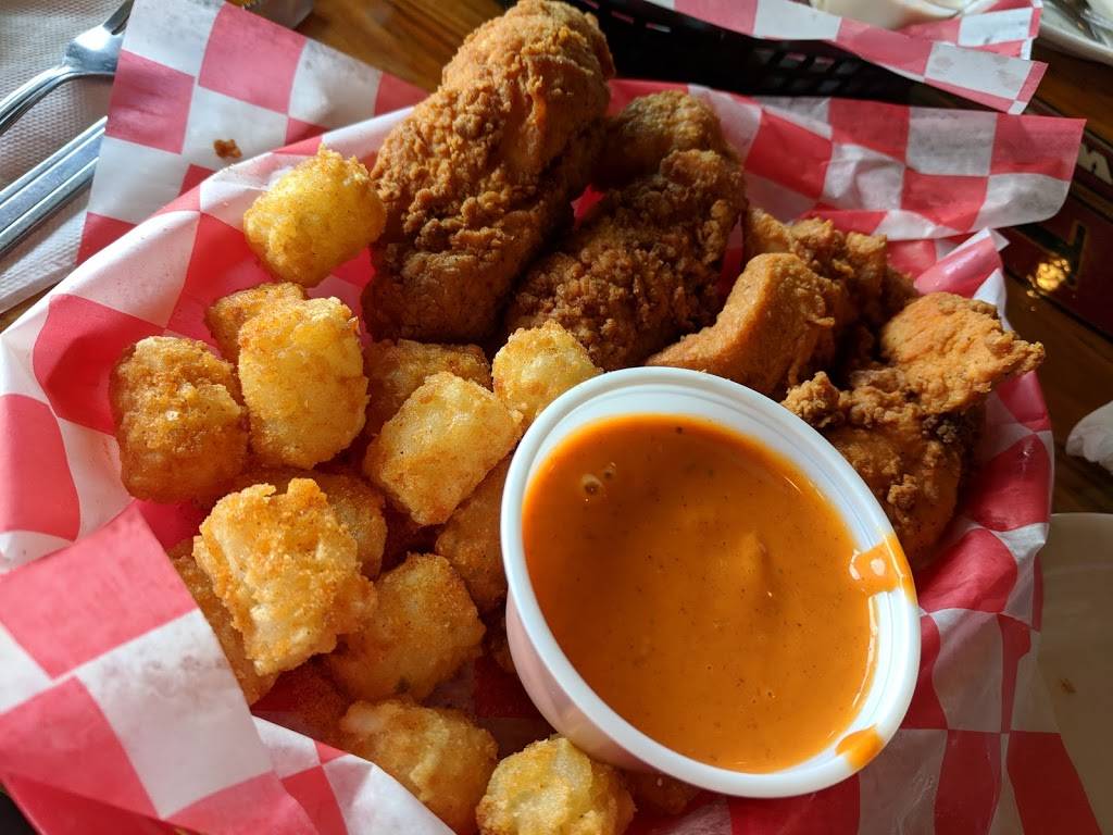 Cluckers | restaurant | 100 W Riverside Dr, Jeffersonville, IN 47130, USA | 8125903662 OR +1 812-590-3662