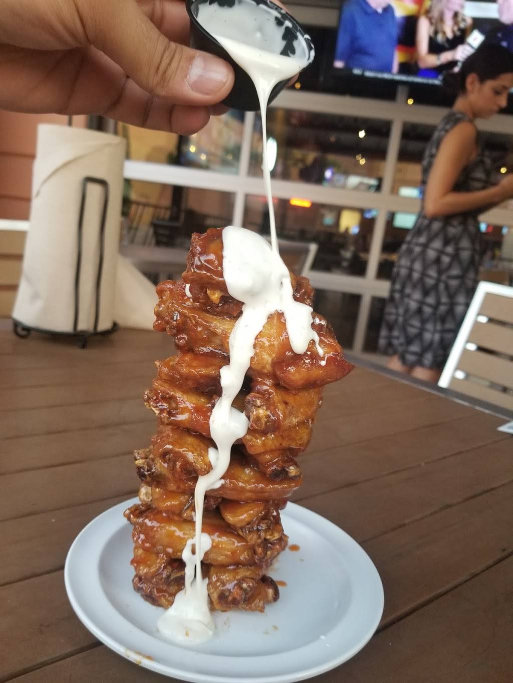 Big City Wings | restaurant | 7620 Katy Fwy Suite 460, Houston, TX 77024, USA | 7132392092 OR +1 713-239-2092