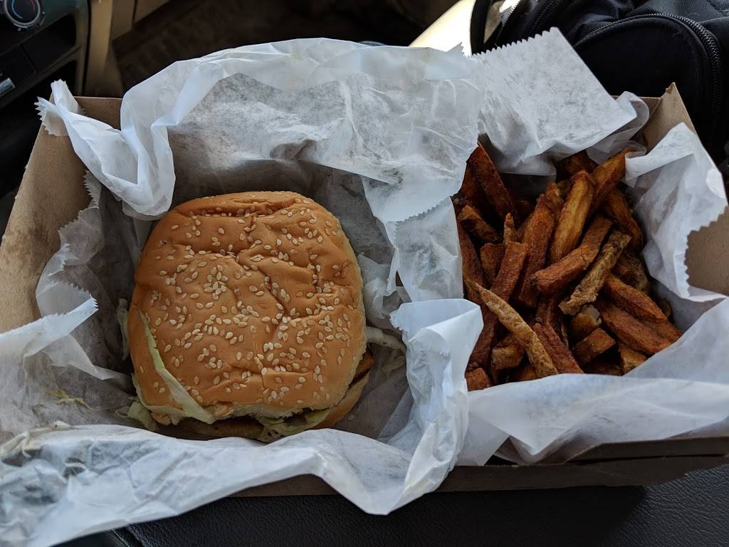 Mr Gs Hot Dog Connection | restaurant | 400 Bay St, Taunton, MA 02780, USA | 7744097962 OR +1 774-409-7962