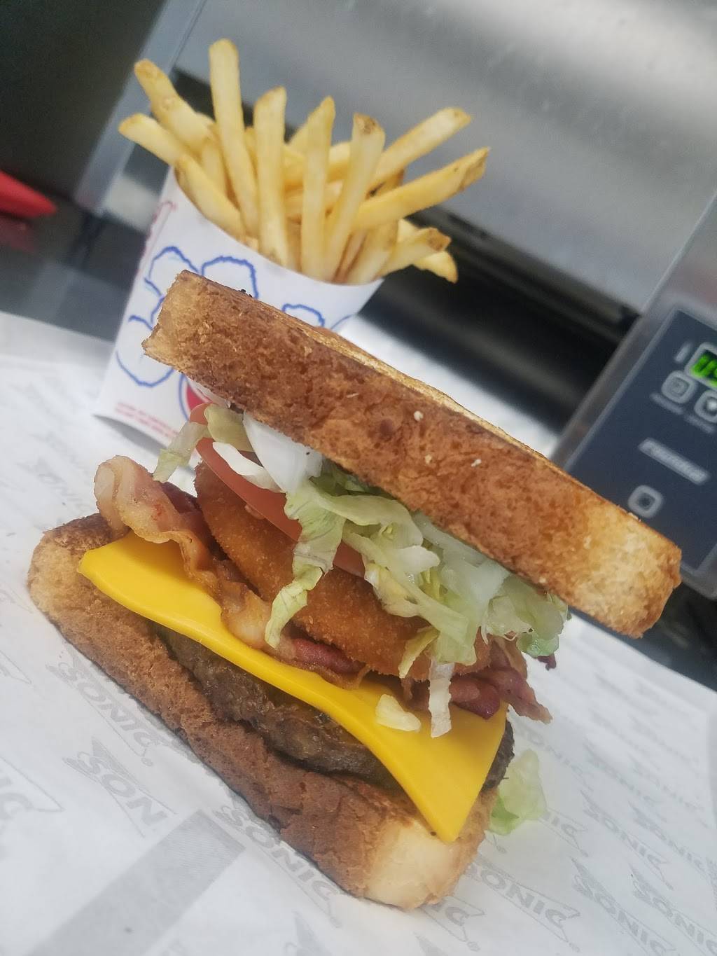 Sonic Drive-In | restaurant | 4687 N Blackstone Ave, Fresno, CA 93726, USA | 5592219300 OR +1 559-221-9300