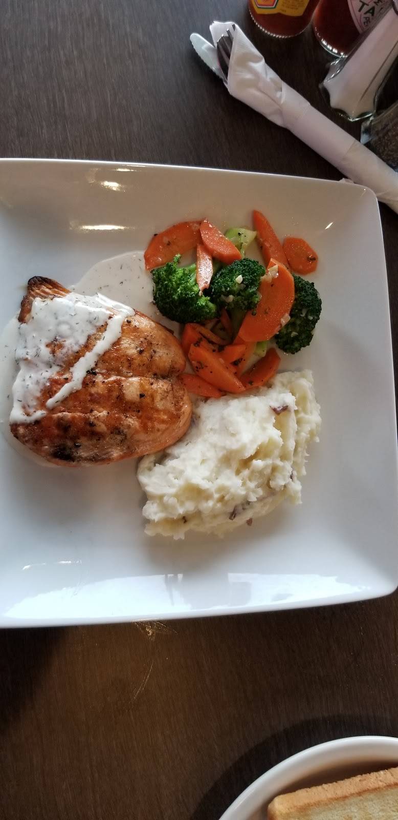 Gios Breakfast, Lunch, & Dinner | restaurant | 330 N Independence Blvd, Romeoville, IL 60446, USA | 8159053987 OR +1 815-905-3987