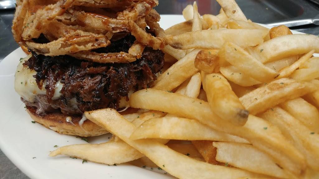 Riviera Cafe Brewhouse | restaurant | 288 Broad St, Bridgewater, MA 02324, USA | 5086979892 OR +1 508-697-9892