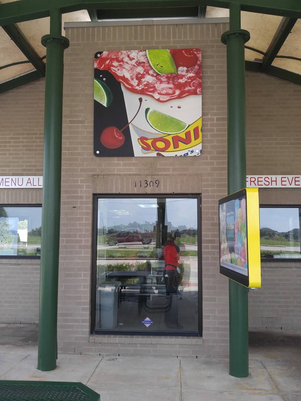 Sonic Drive-In | restaurant | 11309 Shadow Creek Pkwy, Pearland, TX 77581, USA | 7133400806 OR +1 713-340-0806