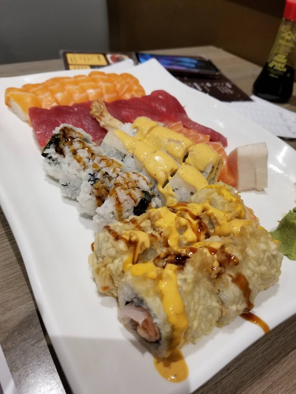 Bikkuri Japanese Restaurant | restaurant | 2197 Queen St E, Toronto, ON M4E 1E5, Canada | 4166935775 OR +1 416-693-5775