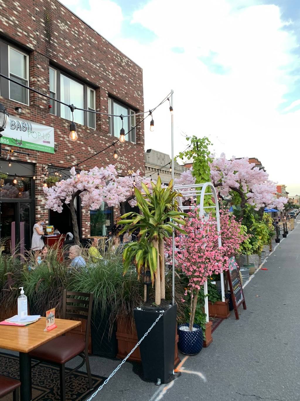 Sweet Basil Restaurant + Provisions | restaurant | 469 Moody St, Waltham, MA 02453, USA | 7814722805 OR +1 781-472-2805