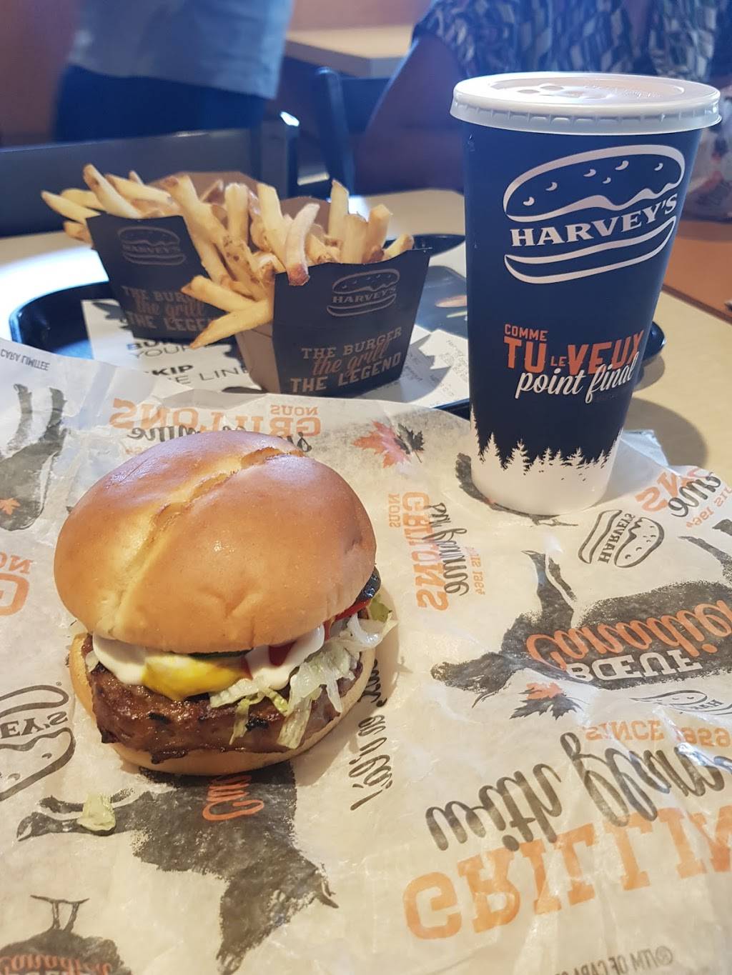 Harveys | restaurant | 175 Consumers Dr, Whitby, ON L1N 1C4, Canada | 9056659261 OR +1 905-665-9261