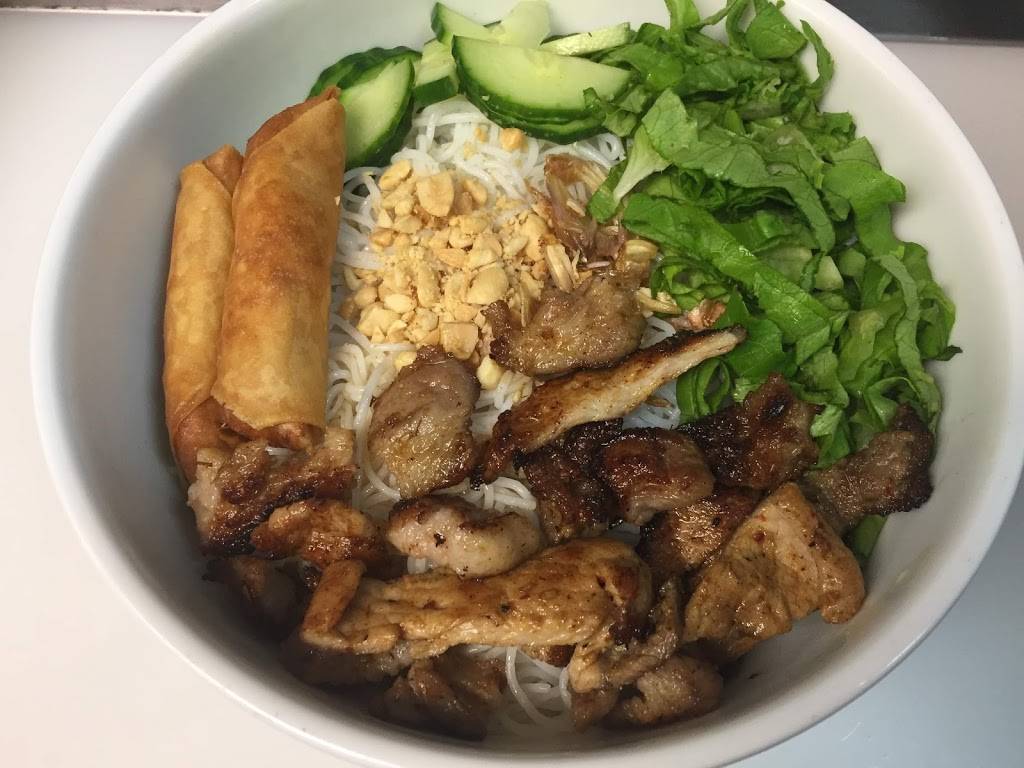 PHỞ 26 Vietnamese Restaurant | restaurant | 2011 Plains Rd E Unit # 2, Burlington, ON L7R 0A6, Canada | 9056316888 OR +1 905-631-6888