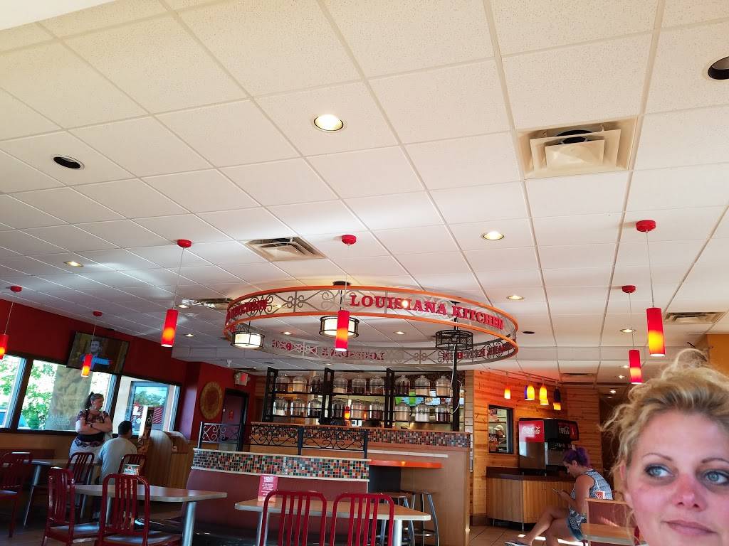 Popeyes Louisiana Kitchen | restaurant | 3509 E State St, Rockford, IL 61108, USA | 8153991112 OR +1 815-399-1112