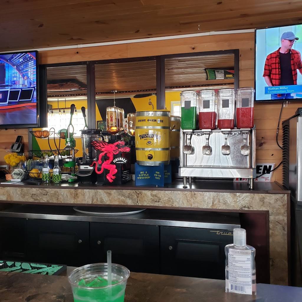 Lil Jamaica | restaurant | 1332 S Broadway, Green Bay, WI 54304, USA | 9203733826 OR +1 920-373-3826