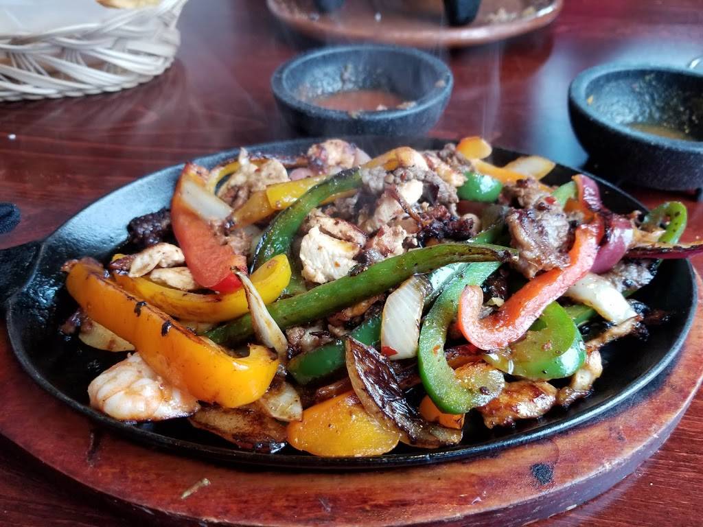 Compadres | Mexican Restaurant | restaurant | 1900 Cayuga St, Middleton, WI 53562, USA | 6082038332 OR +1 608-203-8332