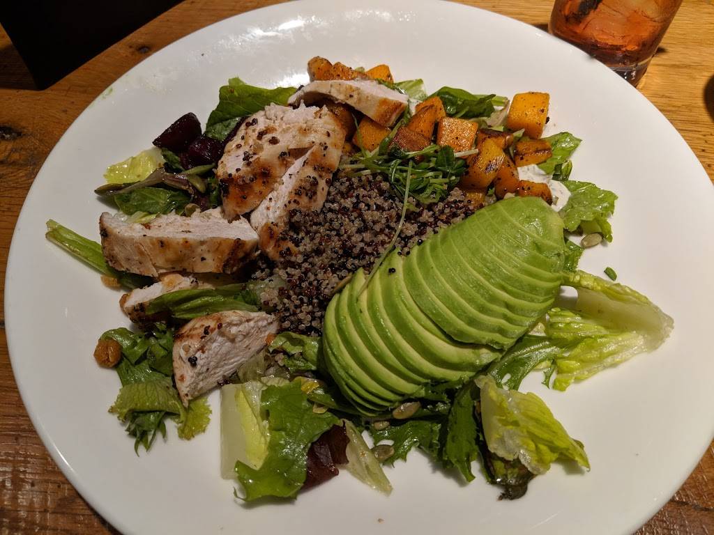 Earls Kitchen + Bar | restaurant | 698 Assembly Row Unit 102, Somerville, MA 02145, USA | 6176661790 OR +1 617-666-1790