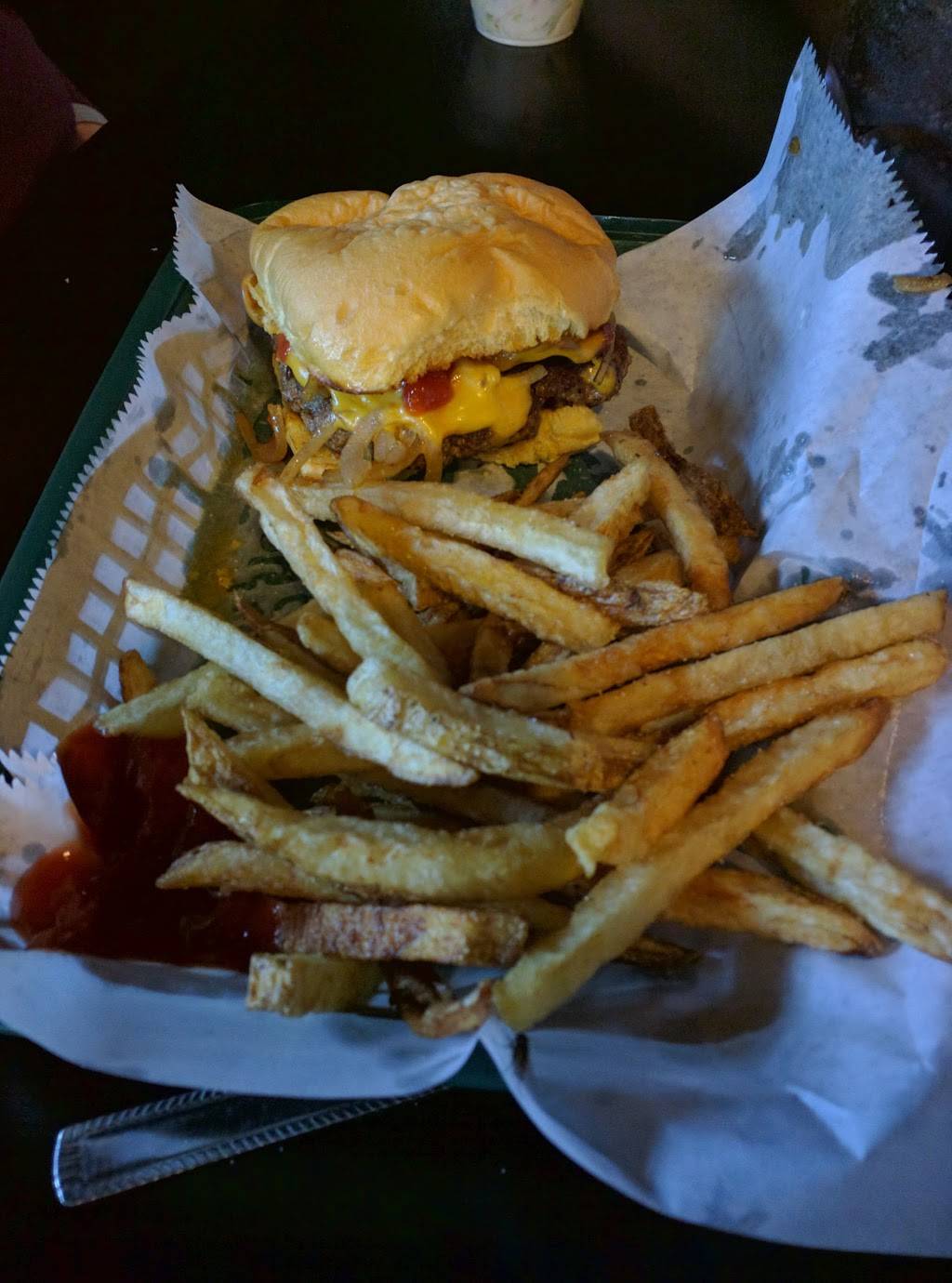 Izzys Bbq Lounge & Grille | restaurant | 1506 N 3rd St, Superior, WI 54880, USA | 7153923337 OR +1 715-392-3337