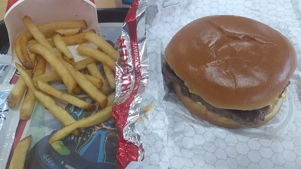 Wendys | restaurant | 16601 NW 57th Ave, Hialeah, FL 33014, USA | 3056232690 OR +1 305-623-2690