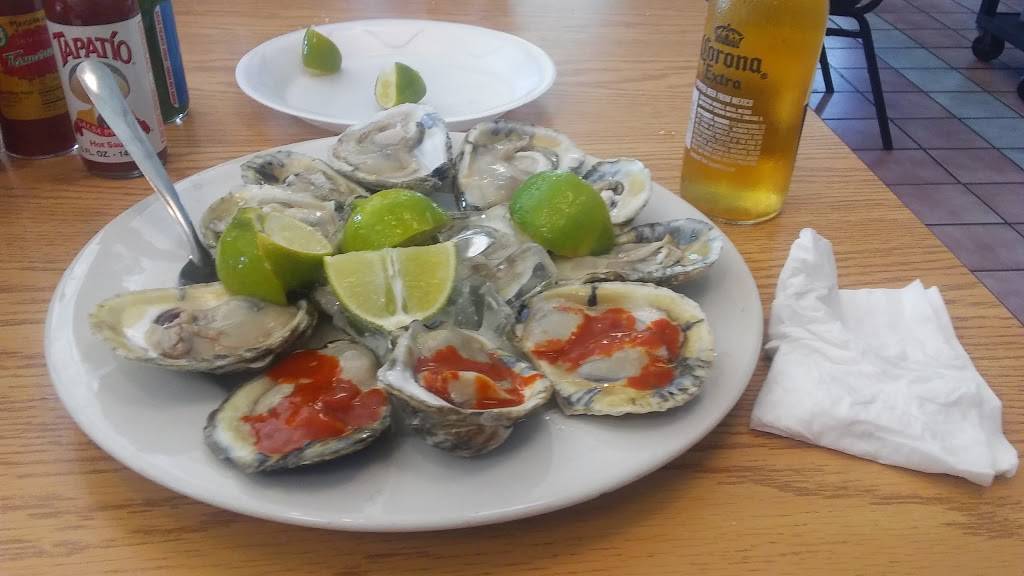 El Muelle | restaurant | 4253 W 47th St, Chicago, IL 60632, USA | 7732479811 OR +1 773-247-9811