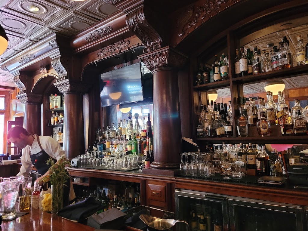 The Olde Bar | restaurant | 125 Walnut St, Philadelphia, PA 19106, USA | 2152533777 OR +1 215-253-3777