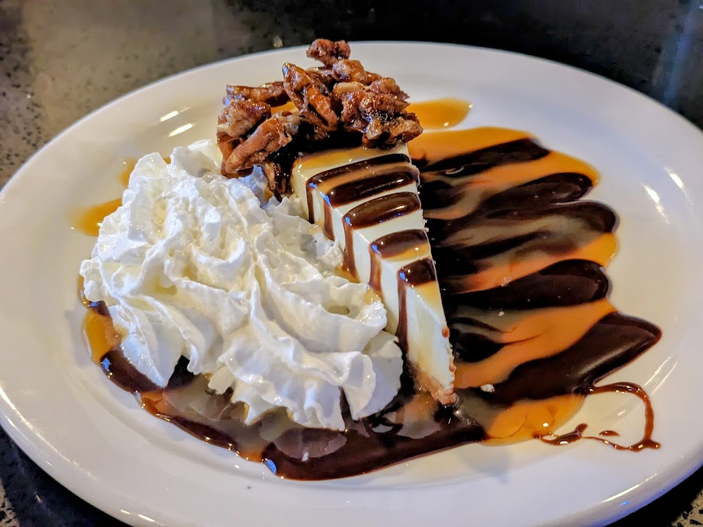 The Blackstone Bar and Grill | restaurant | 406 Cherry Ave, Rochelle, IL 61068, USA | 8155616617 OR +1 815-561-6617