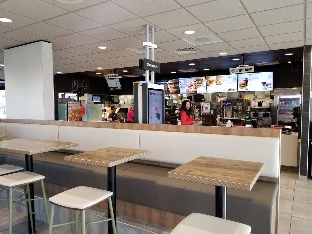 McDonalds | cafe | 5555 Grand Ave, Gurnee, IL 60031, USA | 8473368865 OR +1 847-336-8865