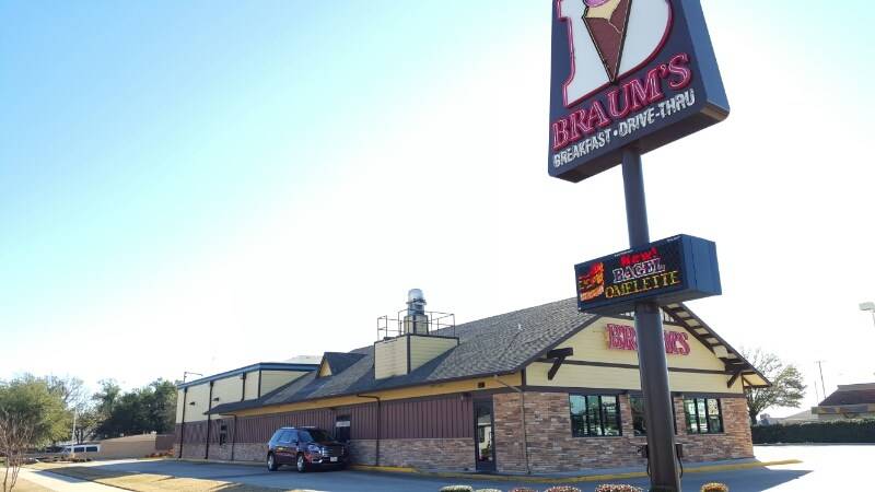Braums Ice Cream & Burger Restaurant | restaurant | 6601 Wesley St, Greenville, TX 75402, USA | 9034543211 OR +1 903-454-3211