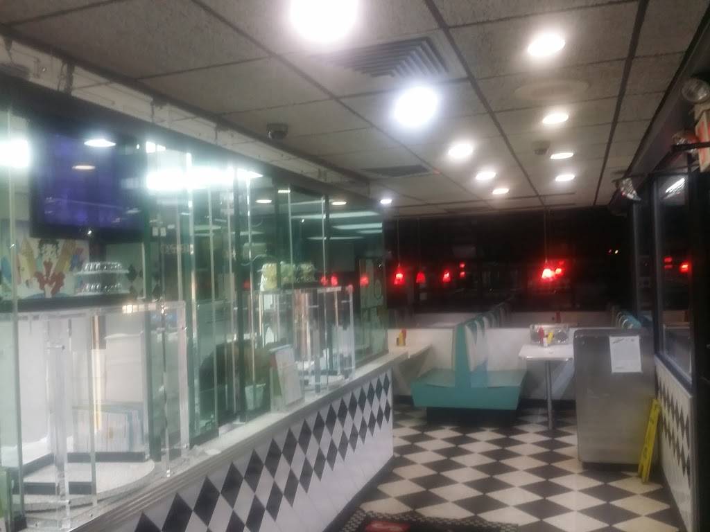 Legends Coney Island | restaurant | 5805 Mt Elliott St, Detroit, MI 48211, USA | 3135714777 OR +1 313-571-4777