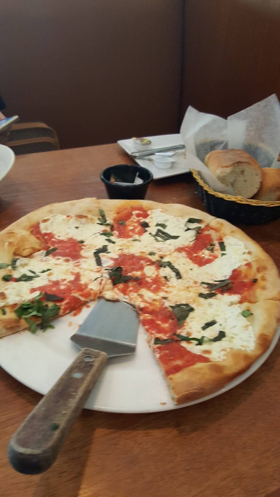 Francos Metro Restaurant, Bar, Pizza | restaurant | 1475 Bergen Blvd, Fort Lee, NJ 07024, USA | 2014616651 OR +1 201-461-6651