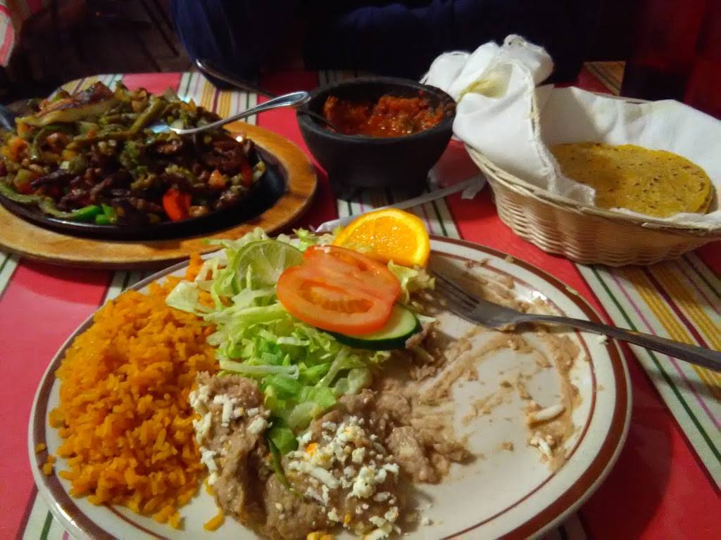La Quebradita | restaurant | 4047 W North Ave, Chicago, IL 60651, USA | 7734899610 OR +1 773-489-9610