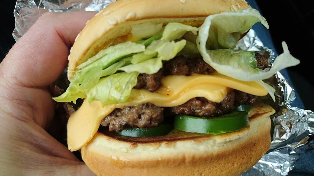 Five Guys | meal takeaway | Bear Creek Village, 17124 Redmond Way, Redmond, WA 98052, USA | 4254068949 OR +1 425-406-8949