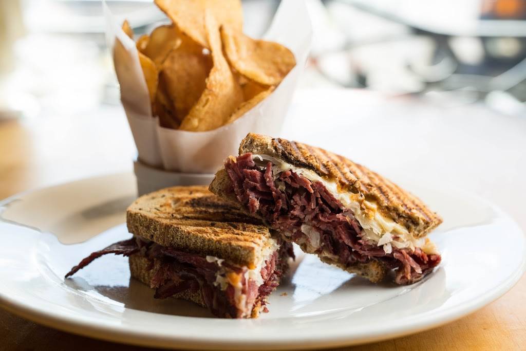 Crew | restaurant | 2290 South Rd, Poughkeepsie, NY 12601, USA | 8454628900 OR +1 845-462-8900