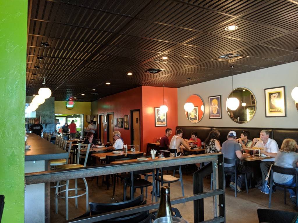 Pies & Pints - Fayetteville, WV | restaurant | 219 W Maple Ave, Fayetteville, WV 25840, USA | 3045742200 OR +1 304-574-2200