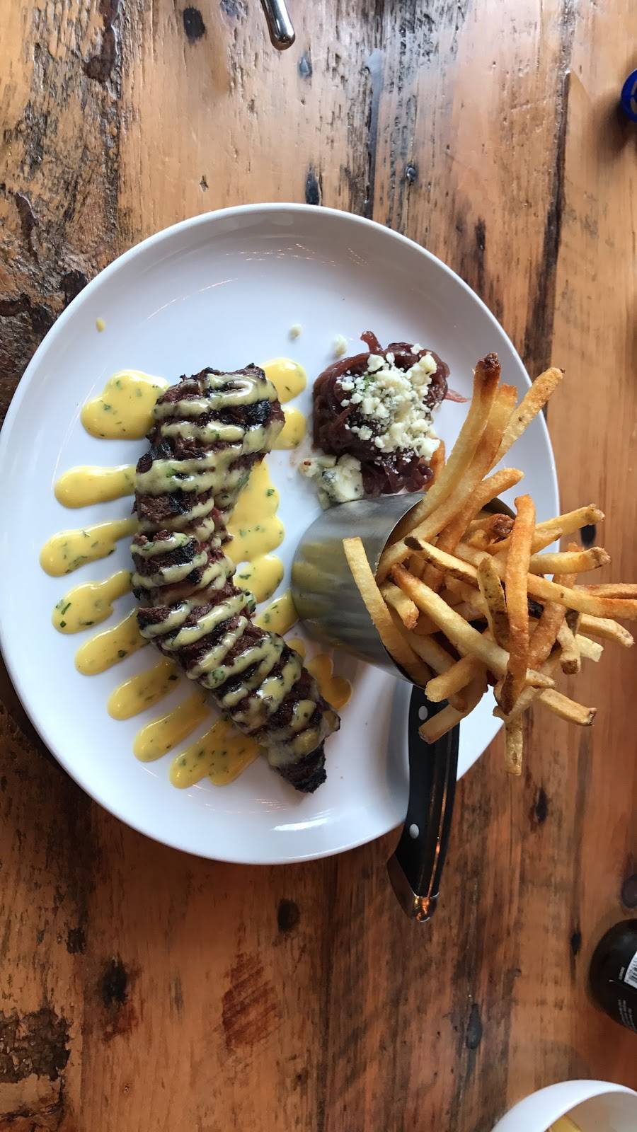 Hobnob Kitchen & Bar | restaurant | 720 5th Ave S #101, Naples, FL 34102, USA | 2395800070 OR +1 239-580-0070