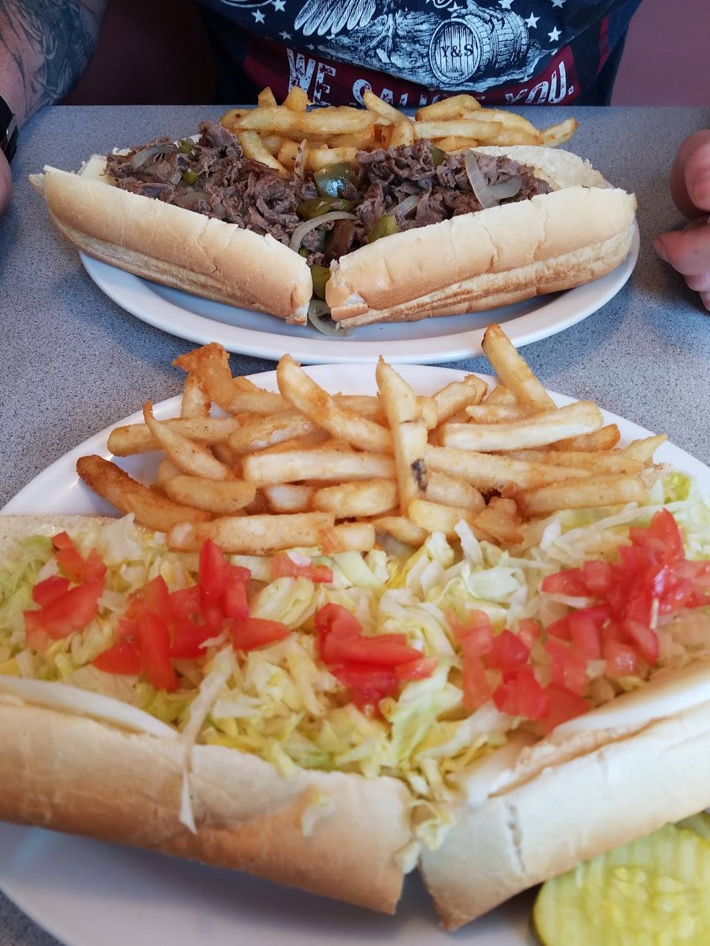 L.B.s Family Restaurant | restaurant | 860 Riverside Dr, North Grosvenor Dale, CT 06255, USA | 8609231899 OR +1 860-923-1899