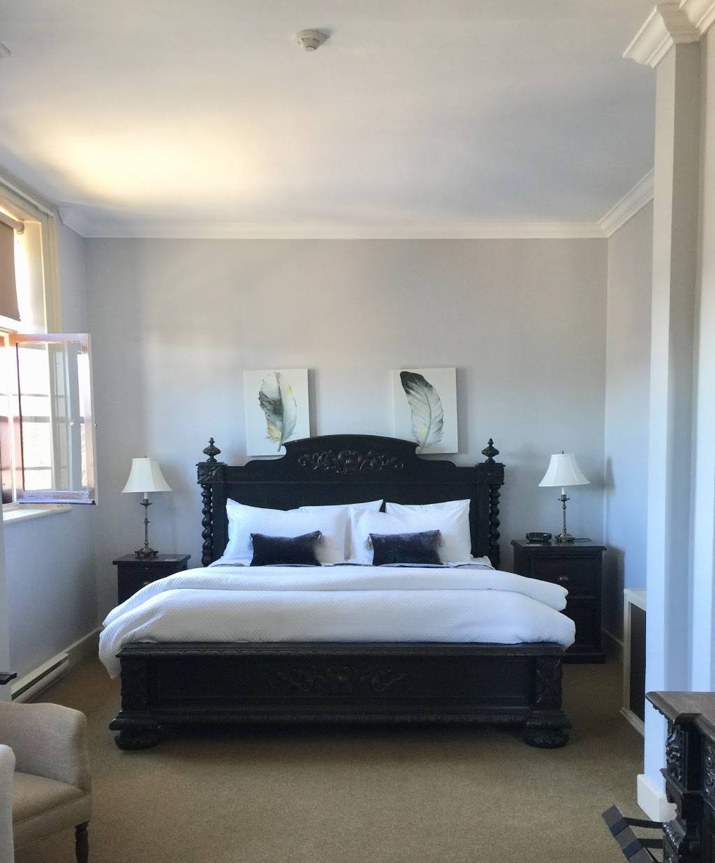 Hotel Carlyle & Restaurant | night club | 86 John St, Port Hope, ON L1A 2Z2, Canada | 9058855500 OR +1 905-885-5500