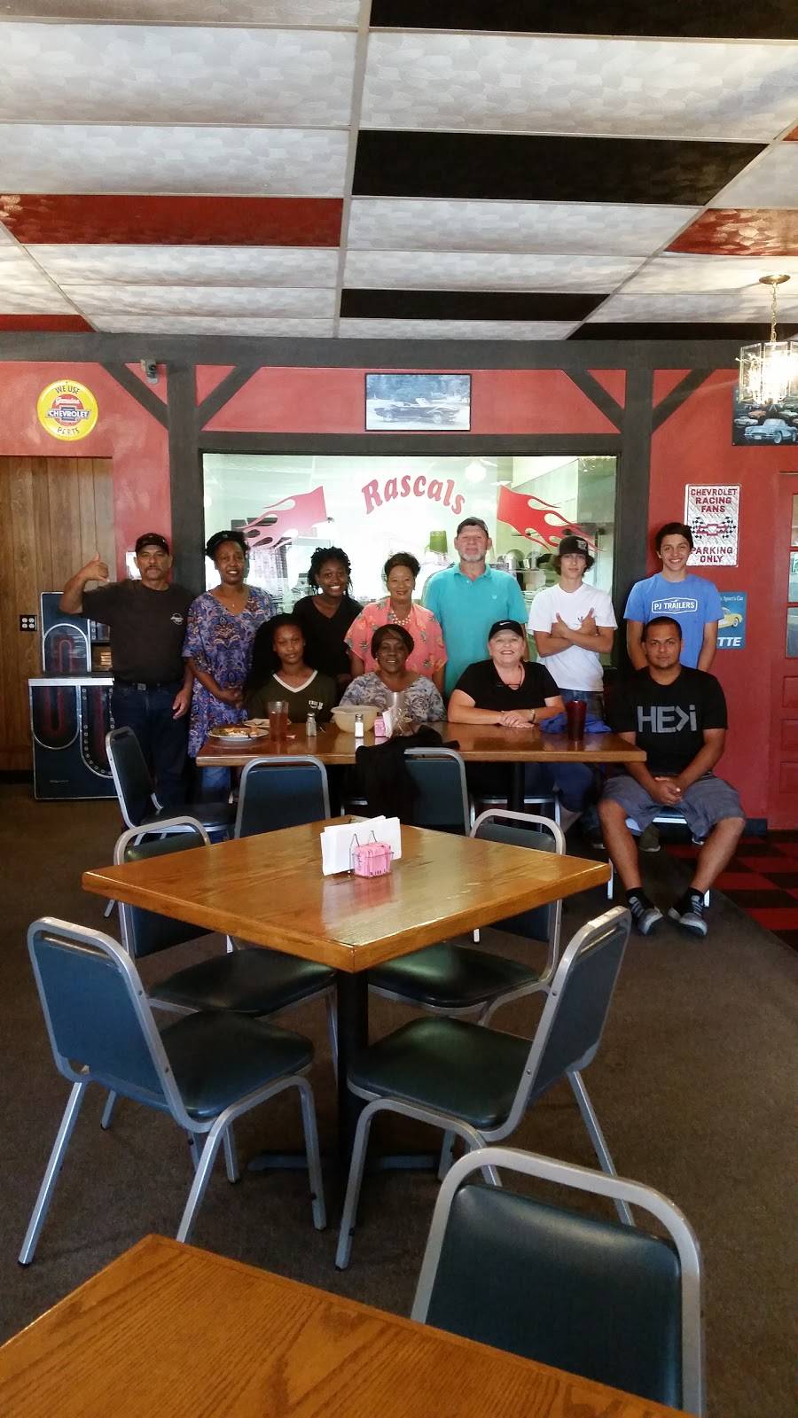 Rascals Restaurant | restaurant | 117 W Louisiana Ave, Vivian, LA 71082, USA | 3183755292 OR +1 318-375-5292