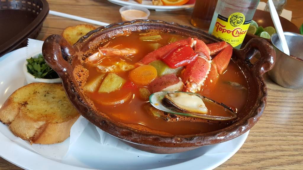 El Velero De Nayarit Restaurant | restaurant | 3300 W Montrose Ave, Chicago, IL 60618, USA | 7735395797 OR +1 773-539-5797