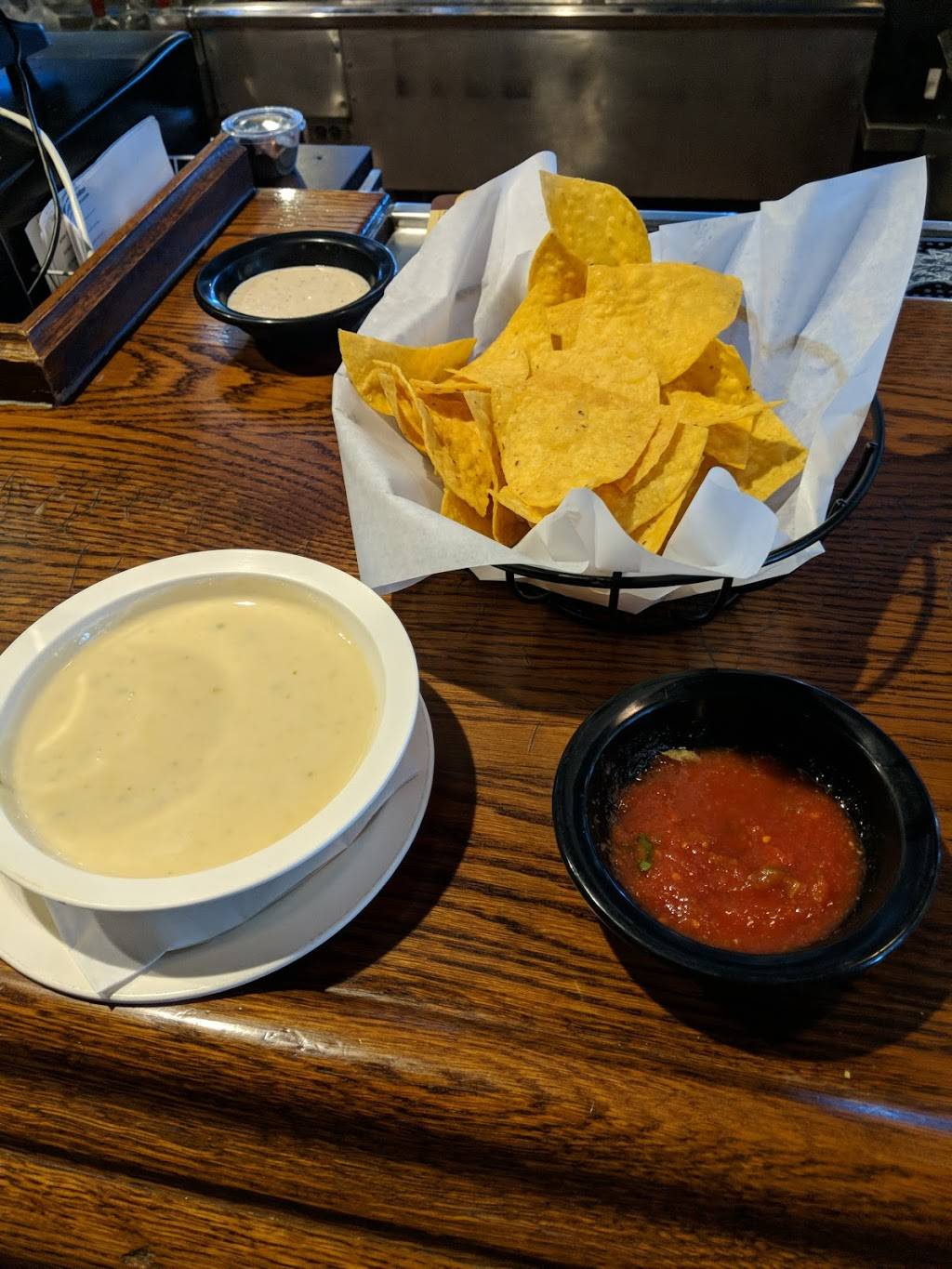 Lunada Mexican Grill & Cantina | restaurant | 3861 Park Mill Run Dr, Hilliard, OH 43026, USA | 6147777996 OR +1 614-777-7996