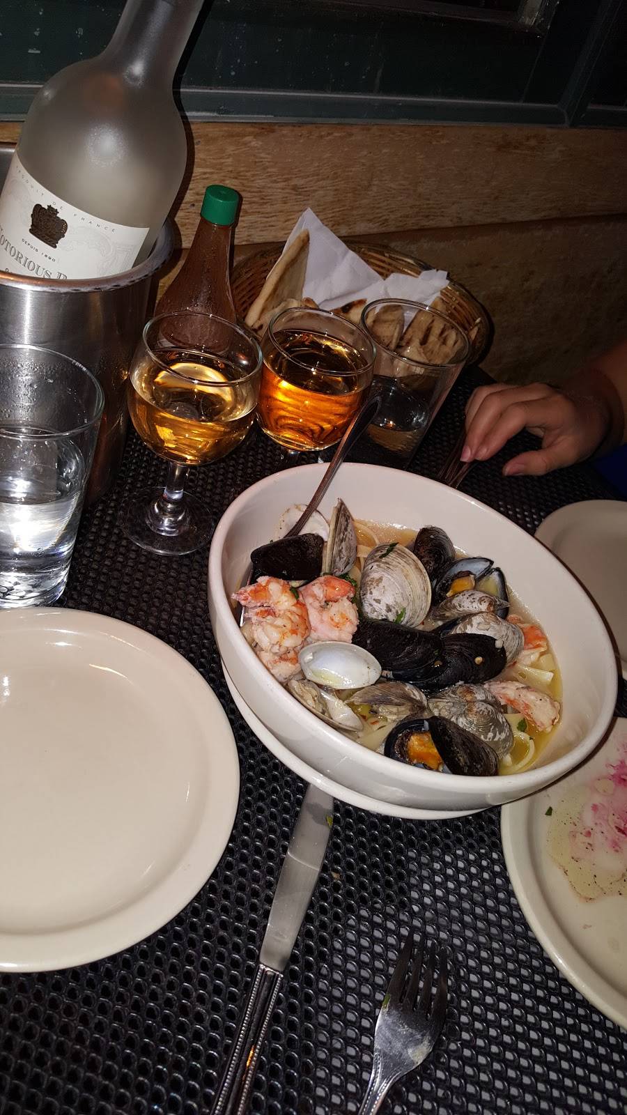 Dmitris | restaurant | 944 N 2nd St, Philadelphia, PA 19123, USA | 2155924550 OR +1 215-592-4550