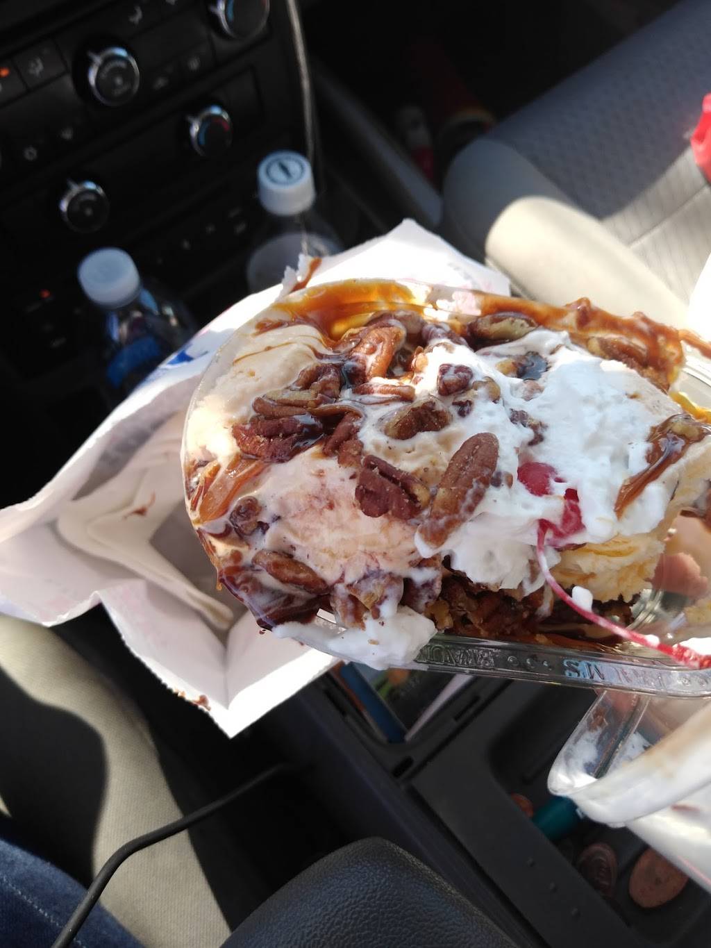 Braums Ice Cream & Burger Restaurant | restaurant | 7212 S Hulen St, Fort Worth, TX 76133, USA | 8173700540 OR +1 817-370-0540