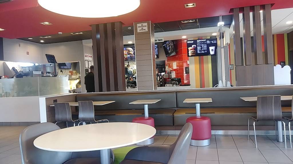 McDonalds | cafe | 3646 King St, Alexandria, VA 22302, USA | 7033790441 OR +1 703-379-0441