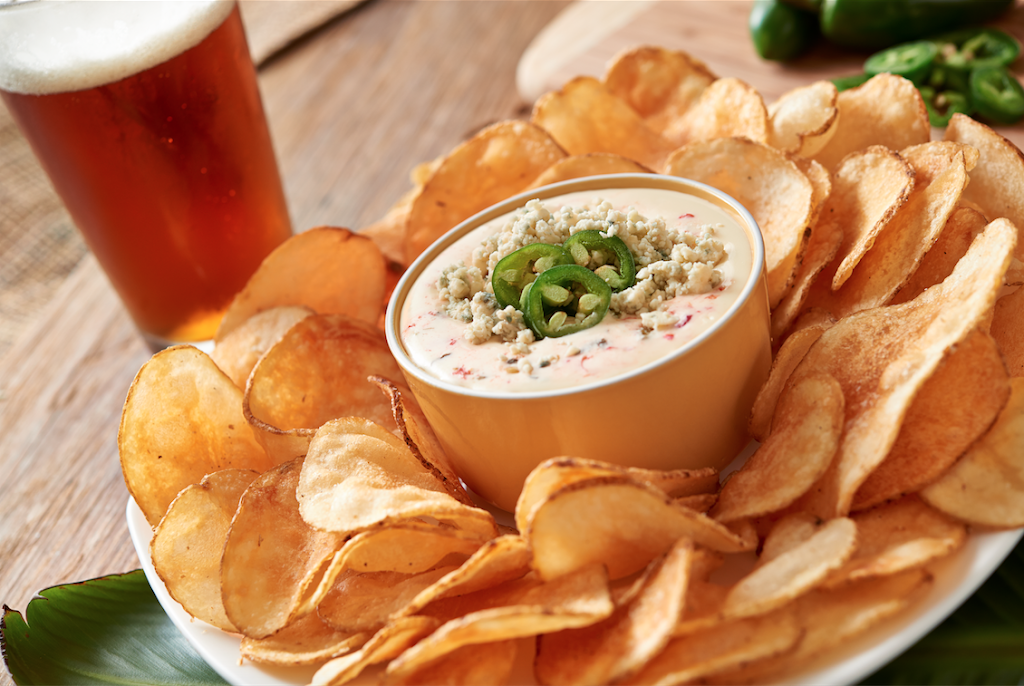 Hurricane Grill & Wings | restaurant | 630 Stewart Ave, Garden City, NY 11530, USA | 5165429464 OR +1 516-542-9464