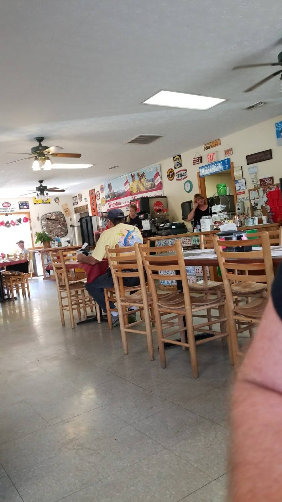 Sharpies Restaurant | restaurant | 11888 Highway 421 South, Trade, TN 37691, USA | 4234601404 OR +1 423-460-1404
