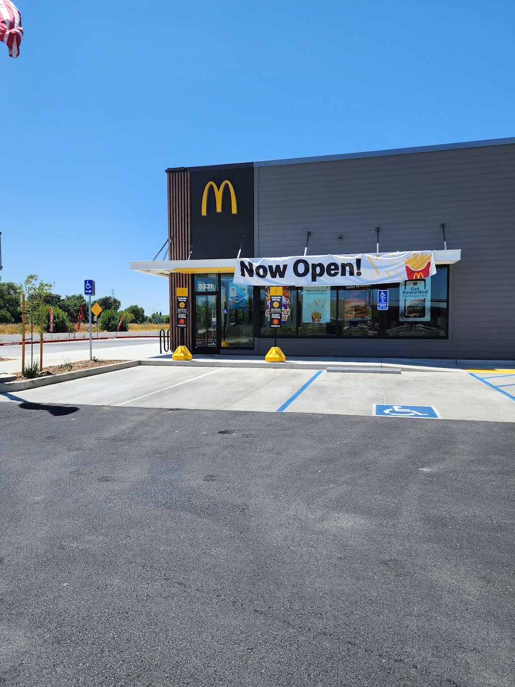 McDonalds | cafe | 3331 W El Camino Ave, Sacramento, CA 95833, USA | 9162702118 OR +1 916-270-2118