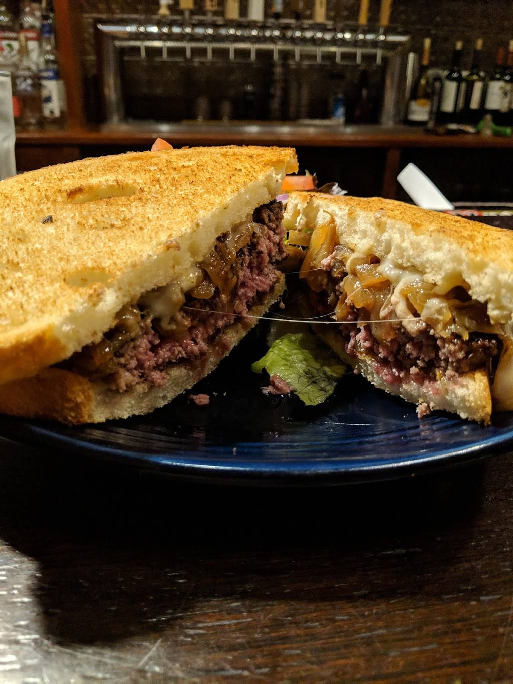 Ale House | restaurant | 33 Main St, Amesbury, MA 01913, USA | 9783881950 OR +1 978-388-1950