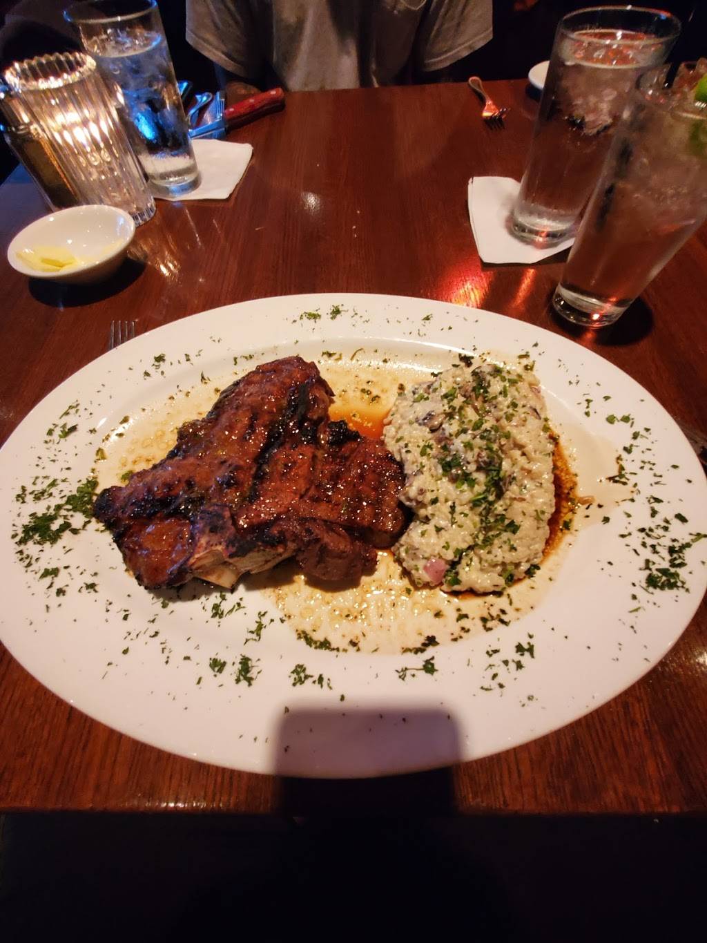 Chilis Grill & Bar | meal takeaway | Terminal 2, Gate E20, St. Louis, MO 63145, USA | 3144293400 OR +1 314-429-3400