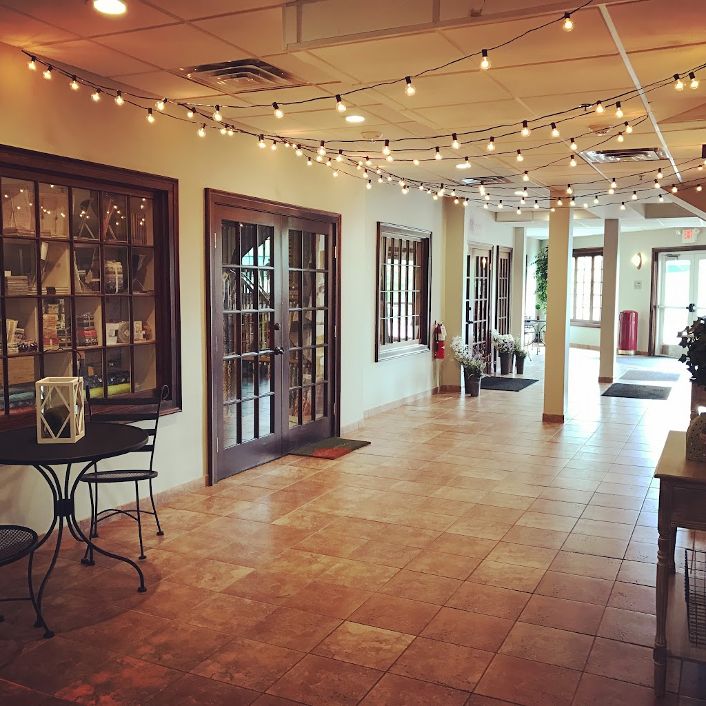 Fiddlers Green Shops and Restaurants | restaurant | 2-10 Wilcox St, Simsbury, CT 06070, USA | 8608776099 OR +1 860-877-6099