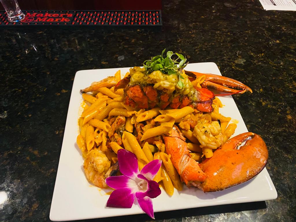 Cafe de luxe | restaurant | 12901 McGregor Blvd #23, Fort Myers, FL 33919, USA | 2396891370 OR +1 239-689-1370