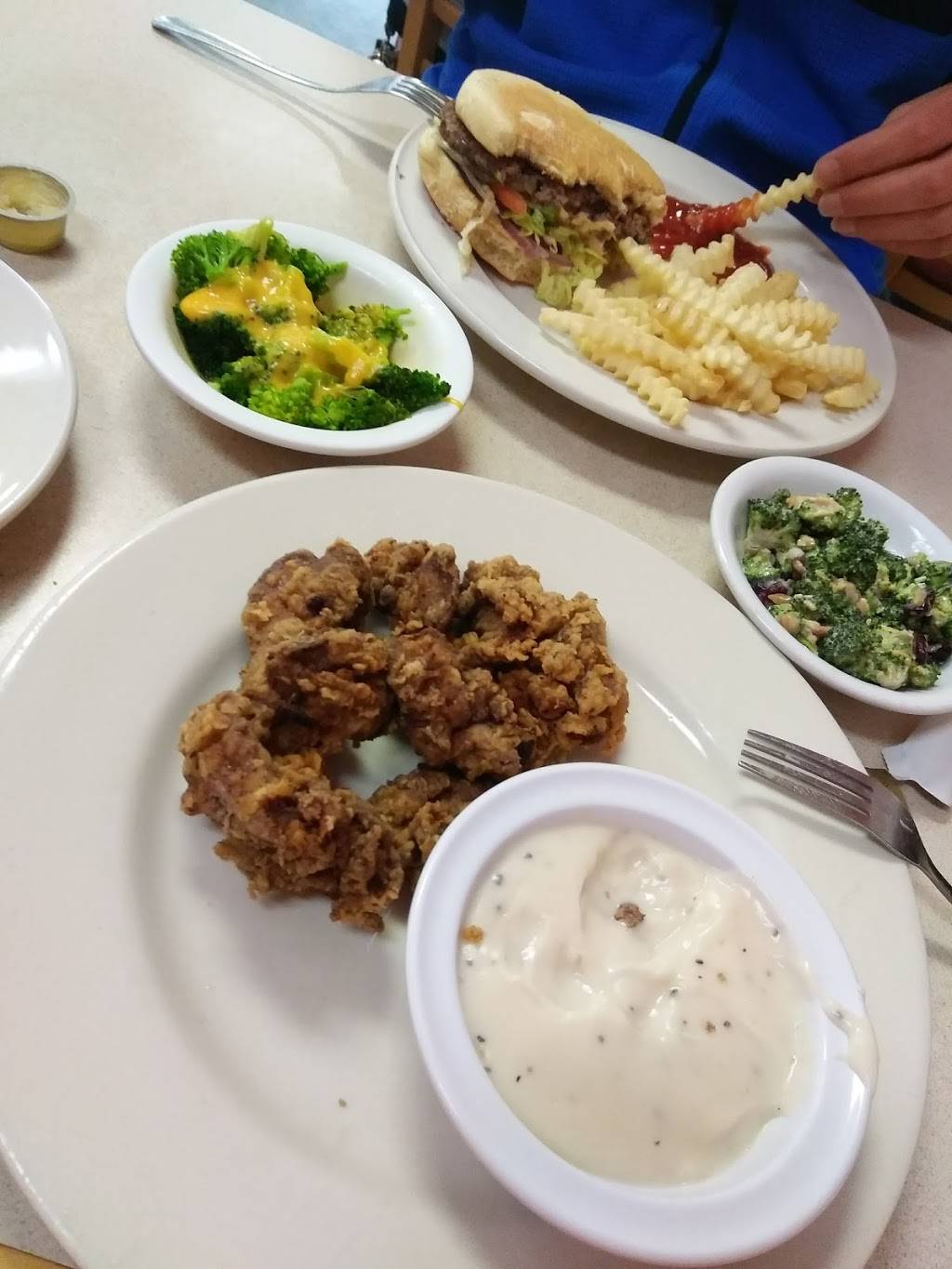 Hillview Family Diner | restaurant | 1679 Old Preston Hwy N, Louisville, KY 40229, USA | 5025045312 OR +1 502-504-5312