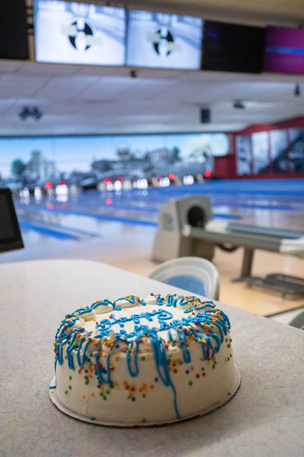 Les & Jims Lincoln Lanes | restaurant | 1208 N Center Ave, Merrill, WI 54452, USA | 7155369405 OR +1 715-536-9405