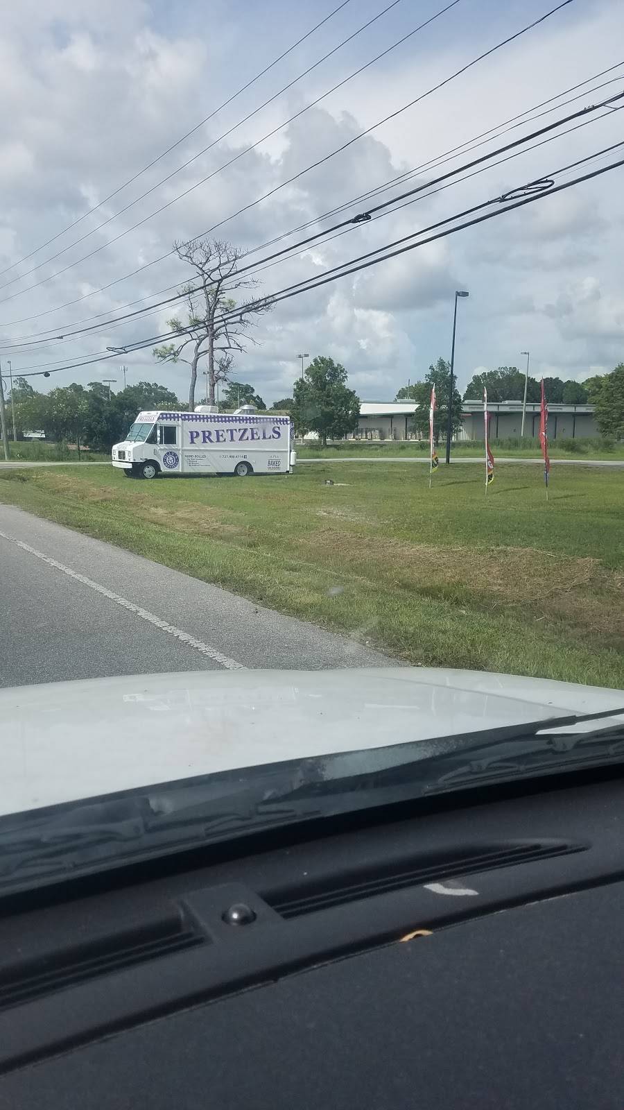 Ollys pretzels | restaurant | 13055 Starkey Rd, Largo, FL 33773, USA | 7279004714 OR +1 727-900-4714