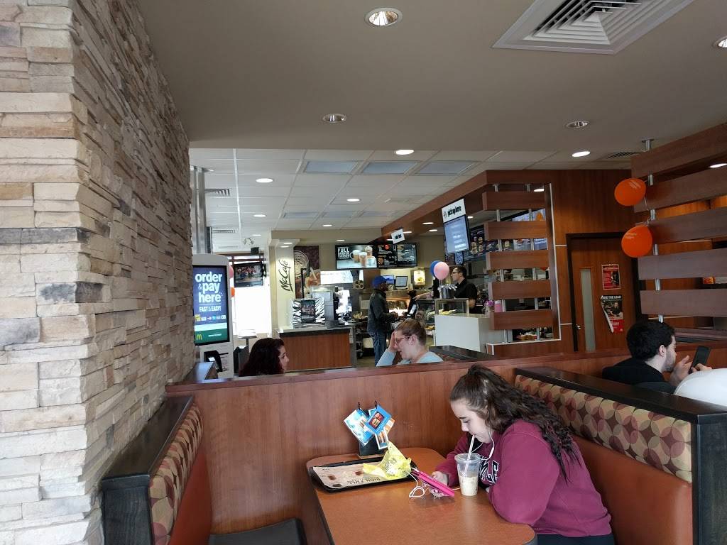 McDonalds | cafe | 2780 Tecumseh Rd E, Windsor, ON N8W 1G6, Canada | 5199453634 OR +1 519-945-3634