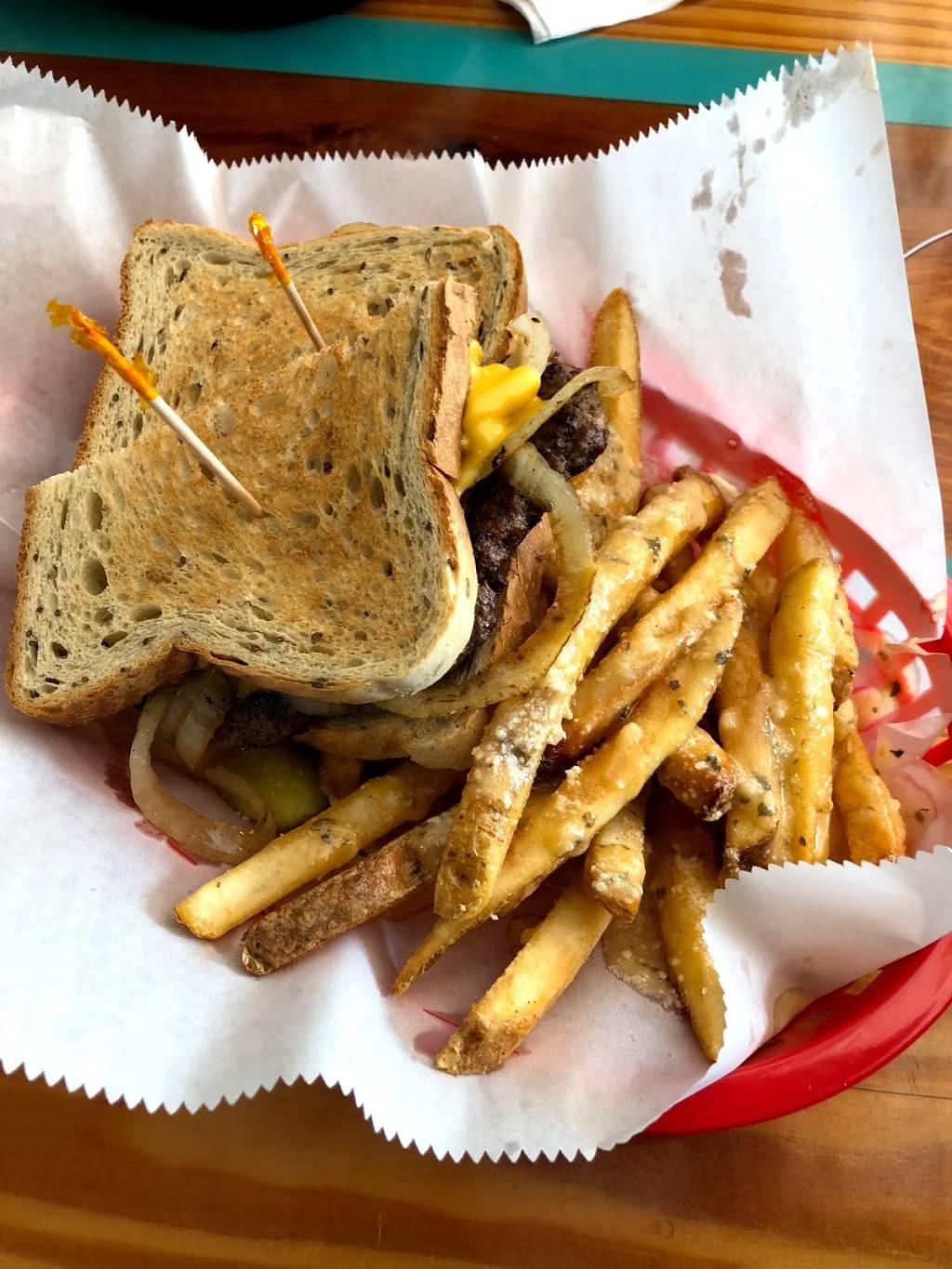 Courtneys restaurant and ice cream | restaurant | 8855 SE Bridge Rd, Hobe Sound, FL 33455, USA | 7725464093 OR +1 772-546-4093